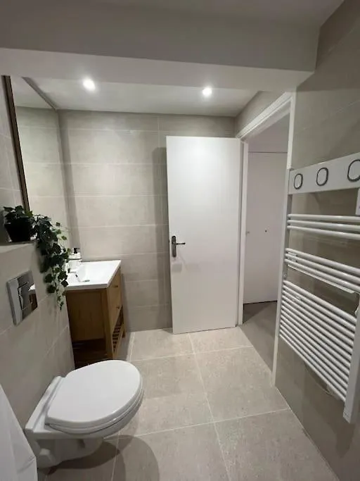 Apartment Studio Proche Plage Et Vieil Antibes + Parking