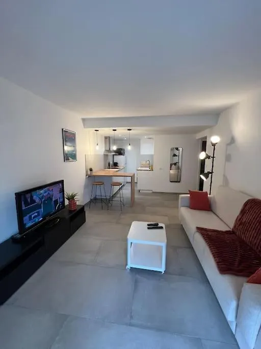 Apartment Studio Proche Plage Et Vieil Antibes + Parking