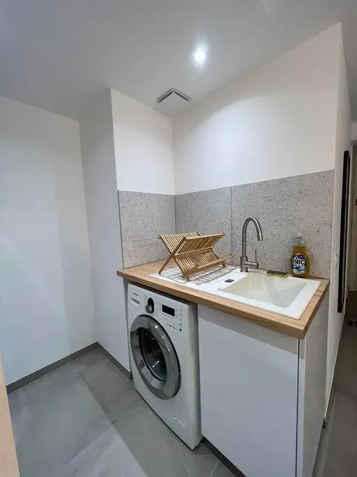 Studio Proche Plage Et Vieil Antibes + Parking Apartment